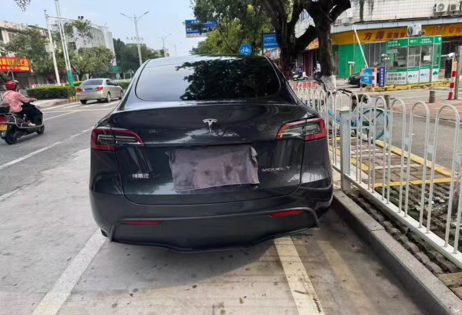 Tesla Model Y 2024 car image #3