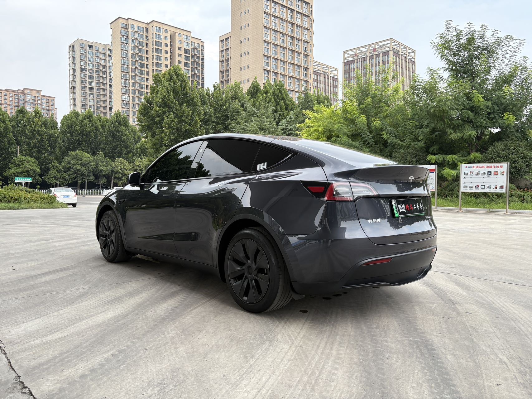 Tesla Model Y 2024 car image #9