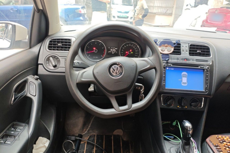 Volkswagen Polo 2015 #12 Volkswagen Polo 2015 car image #12
