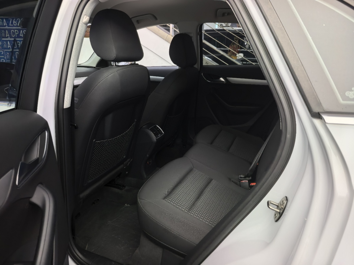 Audi Q3 2019 car image #4