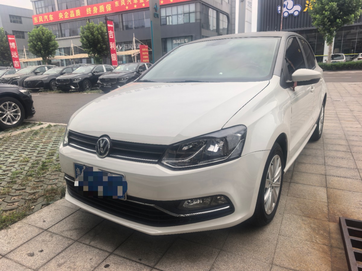 Volkswagen Polo 2015 Volkswagen Polo 2015 car image