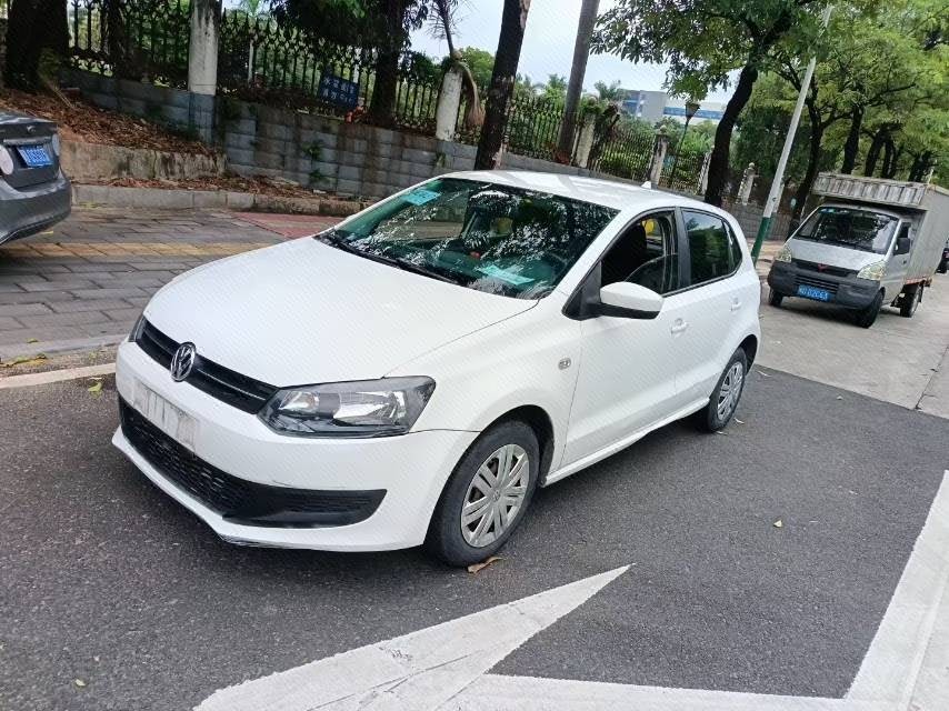Volkswagen Polo 2014 Volkswagen Polo 2014 car image
