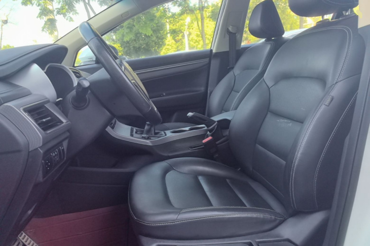 GEELY Emgrand GS 2018 car image #15