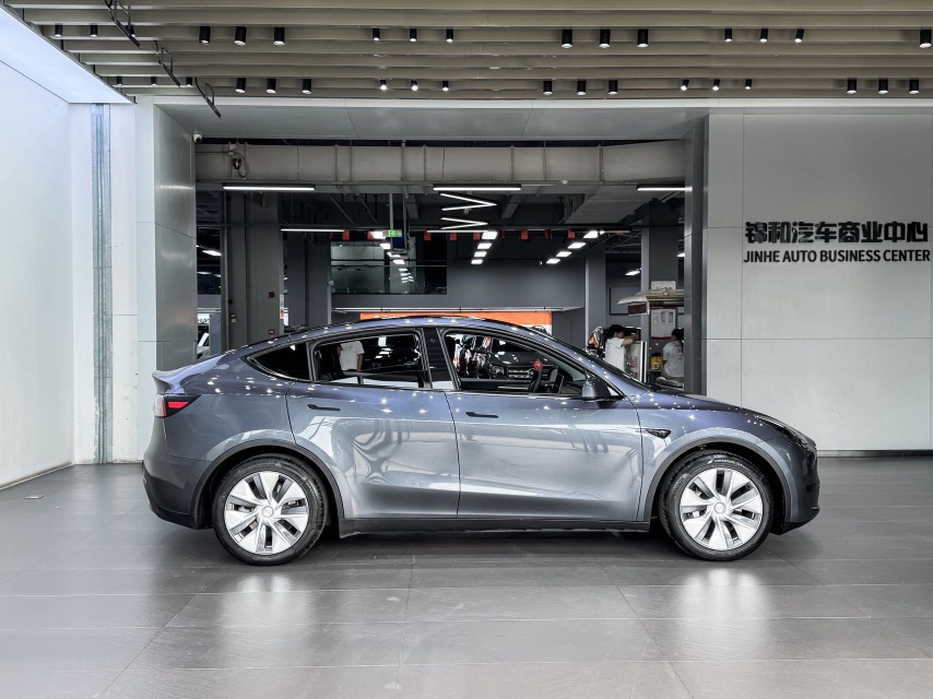 Tesla Model Y 2023 #5 Tesla Model Y 2023 car image #5
