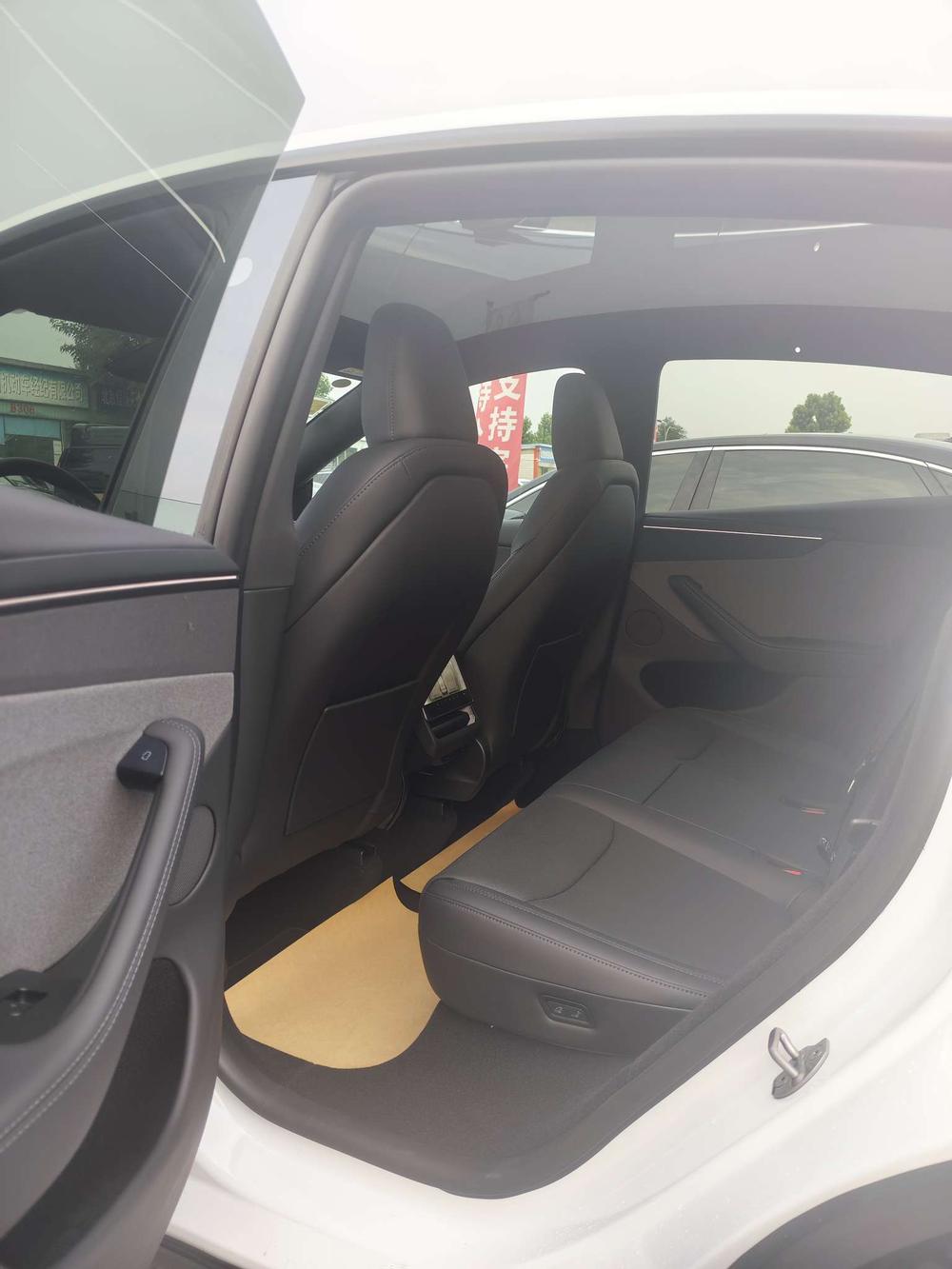 Tesla Model Y 2026 #14 Tesla Model Y 2026 immagine di auto #14
