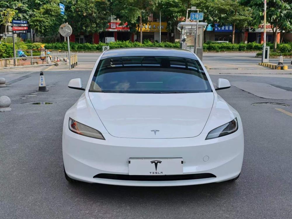 Tesla Model 3 2025 immagine di auto #2