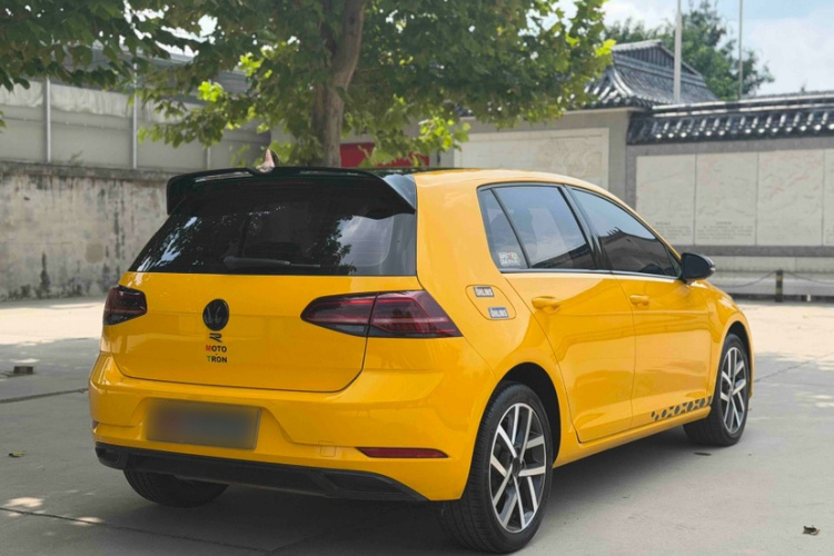Volkswagen Golf 2018 car image #8