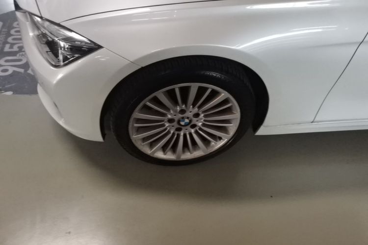 BMW 3 Series 2018 car image #9