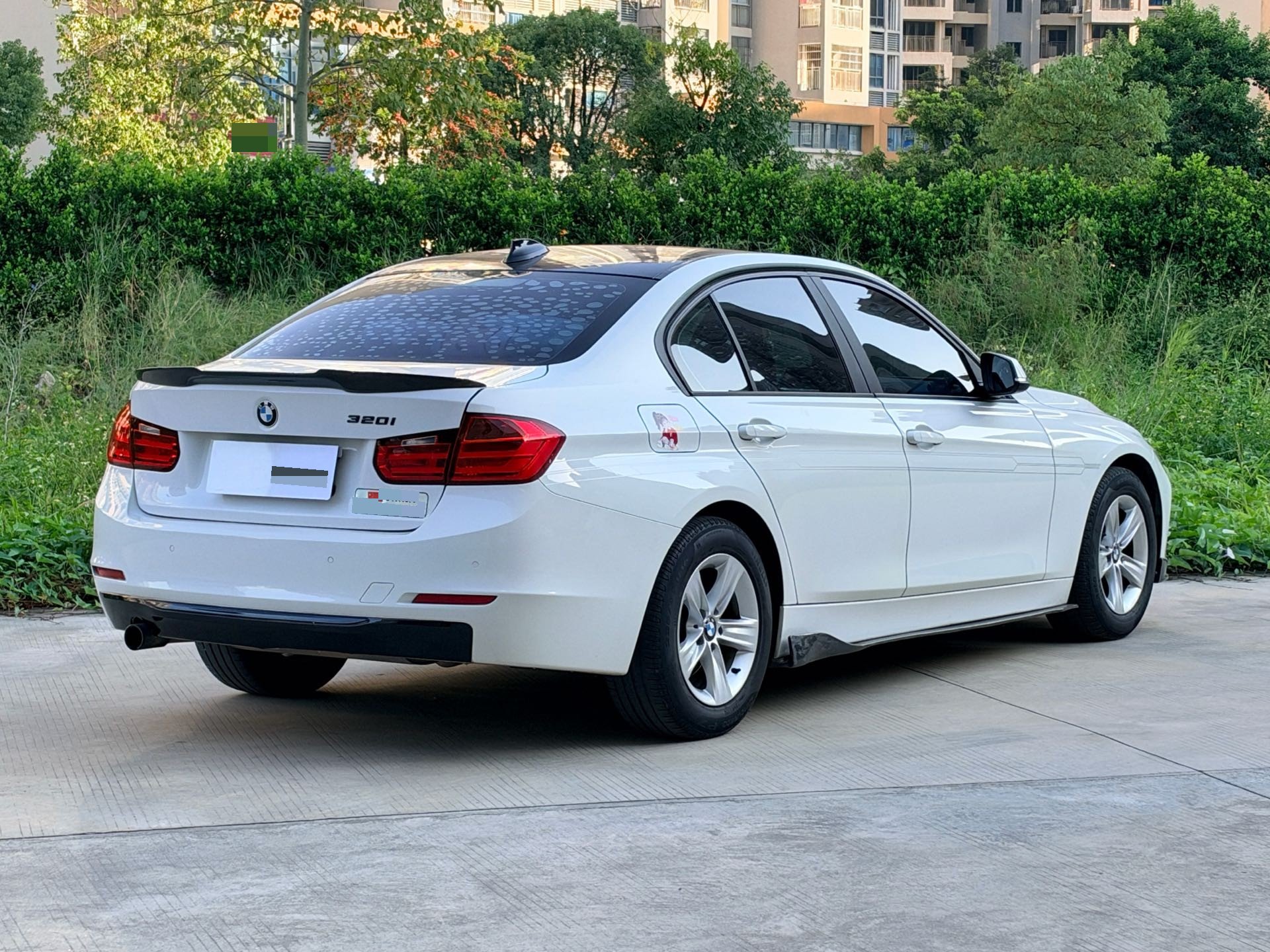 2015 car image #4