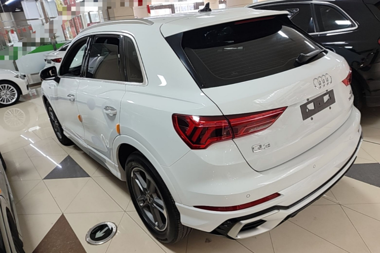 Audi Q3 2024 car image #5