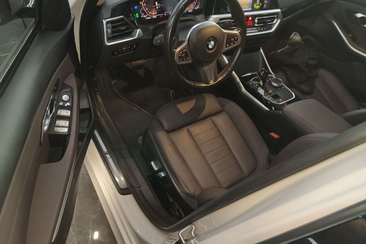 BMW 3 Series 2020 #16 BMW 3 Series 2020 car image #16