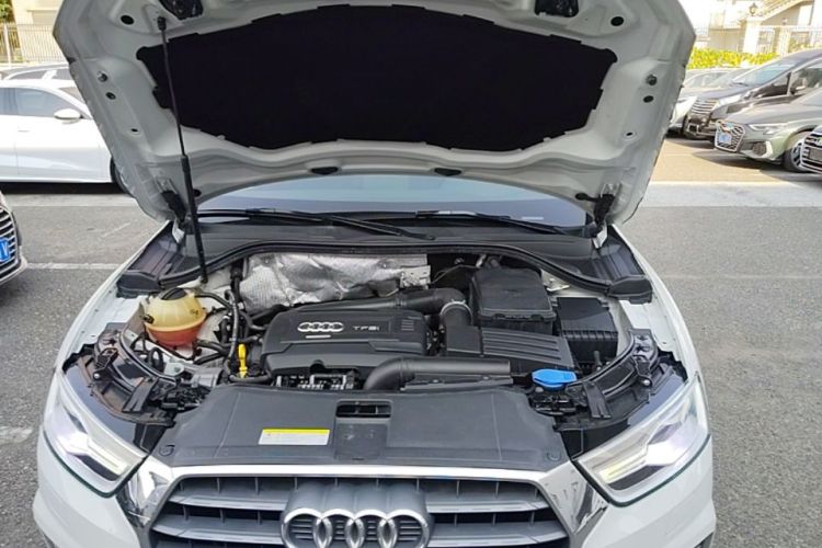 Audi Q3 2017 car image #20