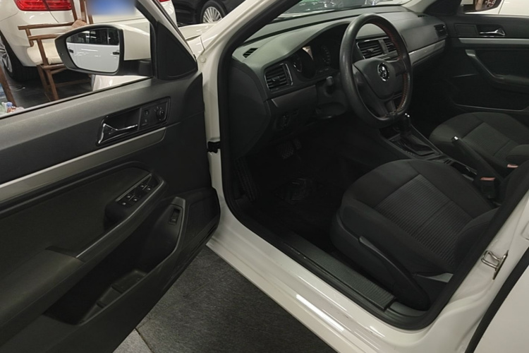 Volkswagen Lavida 2018 car image #16