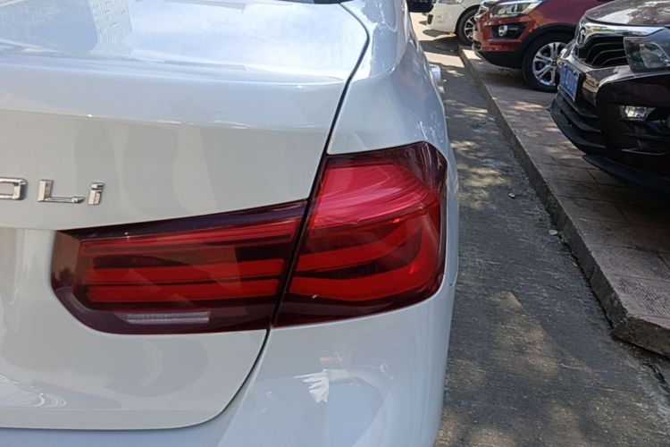 BMW 3 Series 2019 car image #8