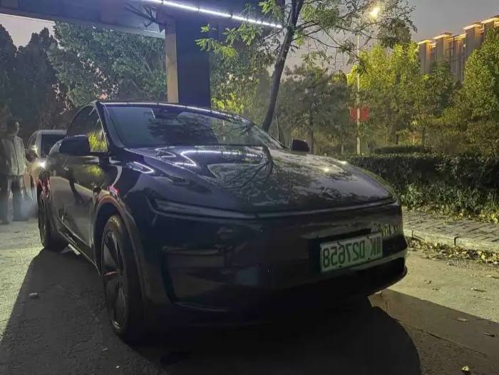 Tesla Model Y 2025 #3 Tesla Model Y 2025 изображение автомобиля #3