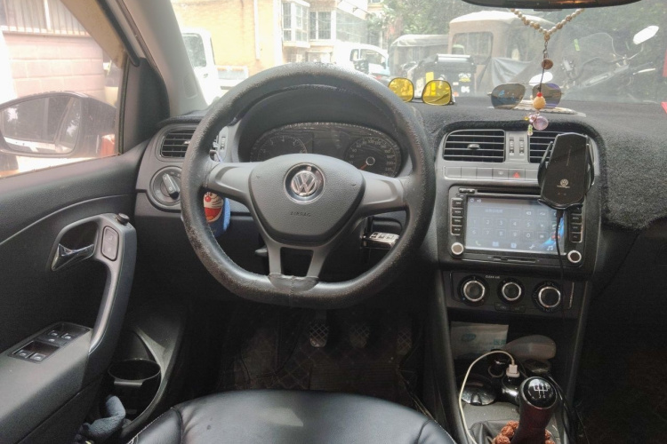 Volkswagen Polo 2016 car image #11