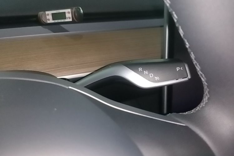 Tesla Model Y 2022 car image #14