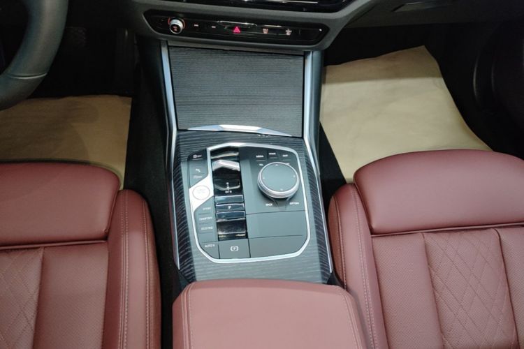 BMW 3 Series 2025 car image #18