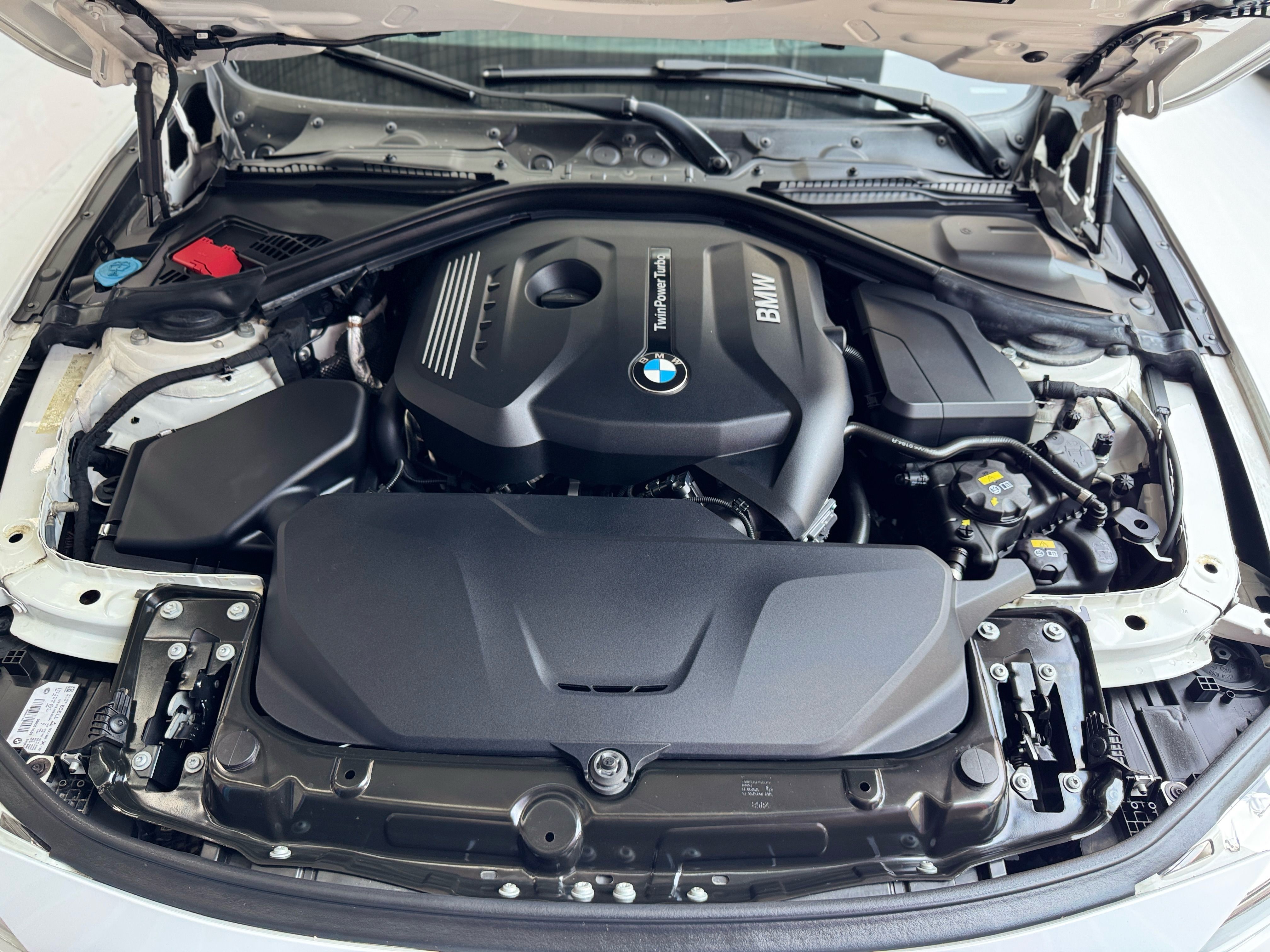 BMW 3 Series 2019 imagen de coche #21
