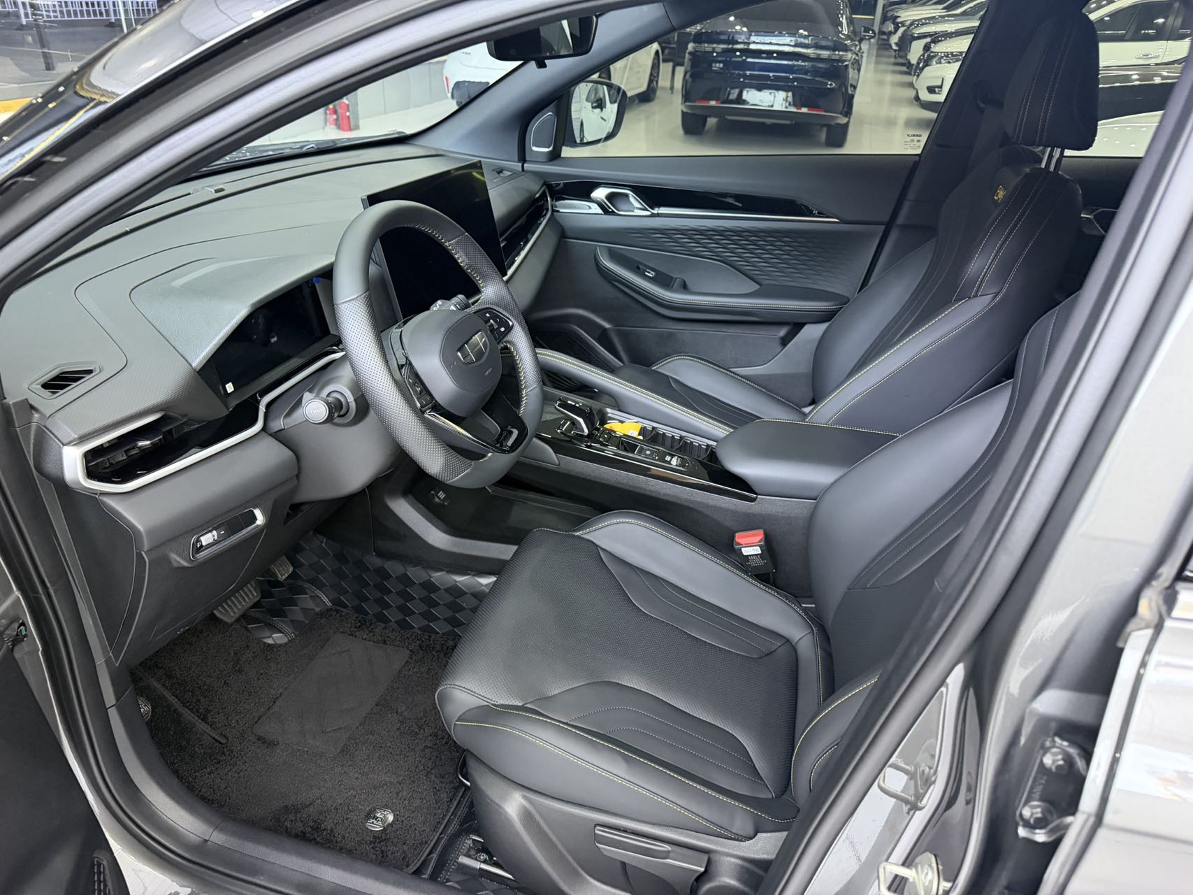 GEELY Coolray 2026 car image #7