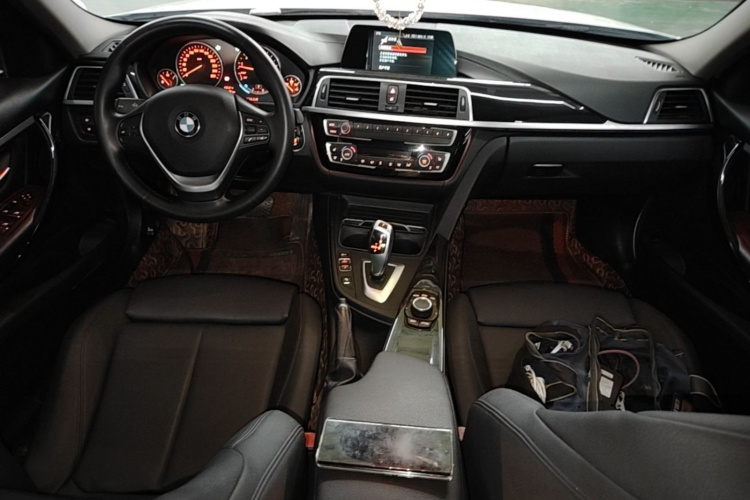 BMW 3 Series 2018 #10 BMW 3 Series 2018 car image #10