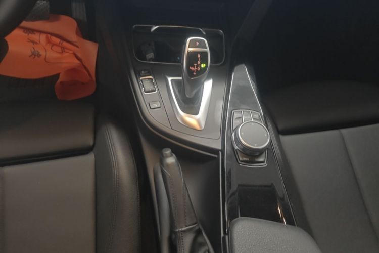BMW 3 Series 2018 car image #14