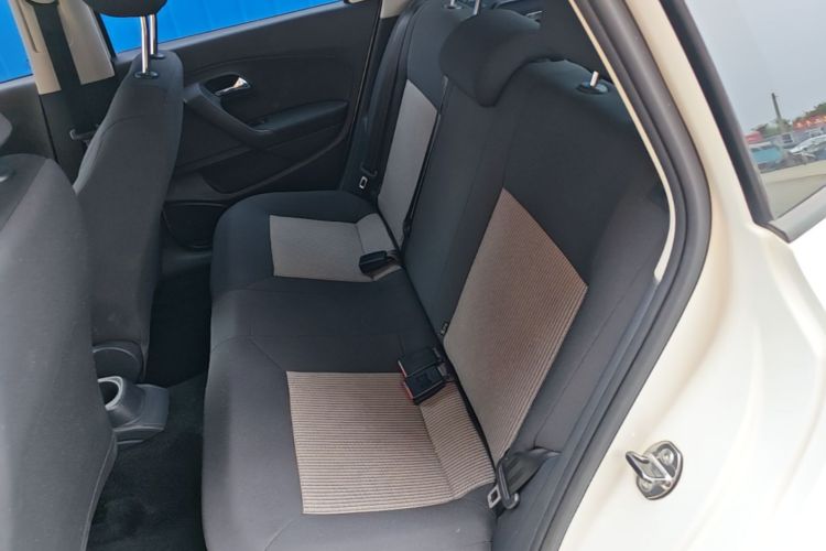 Volkswagen Polo 2016 car image #17