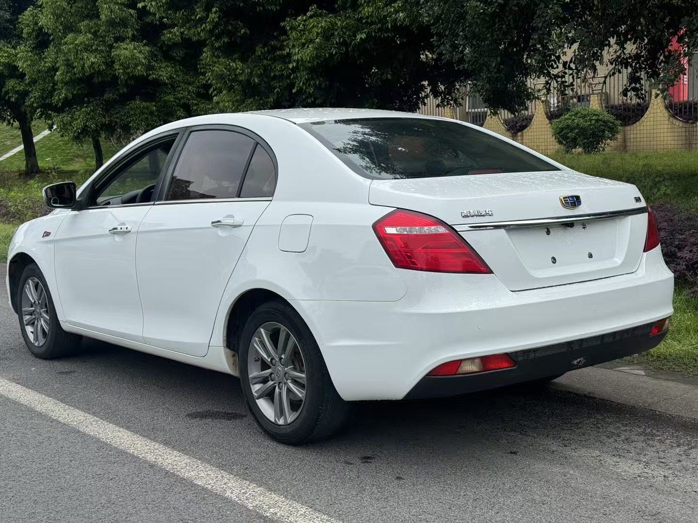 GEELY Emgrand 2018 صورة سيارة #4