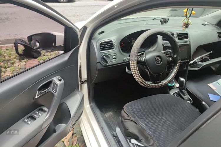 Volkswagen Polo 2018 car image #18