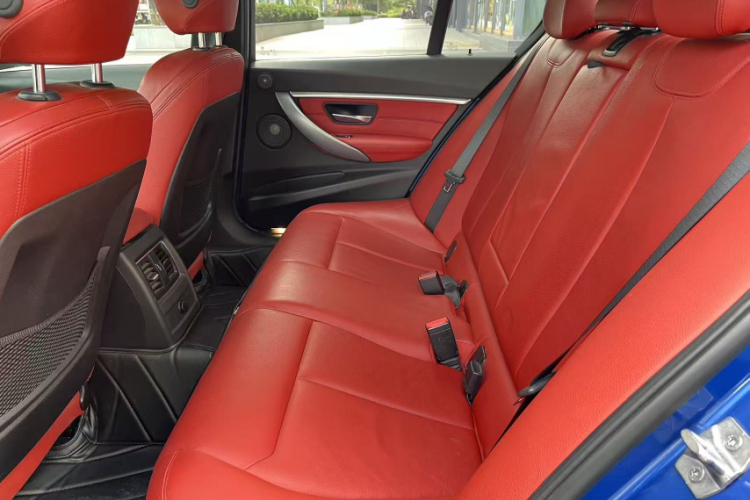 BMW 3 Series 2018 car image #13