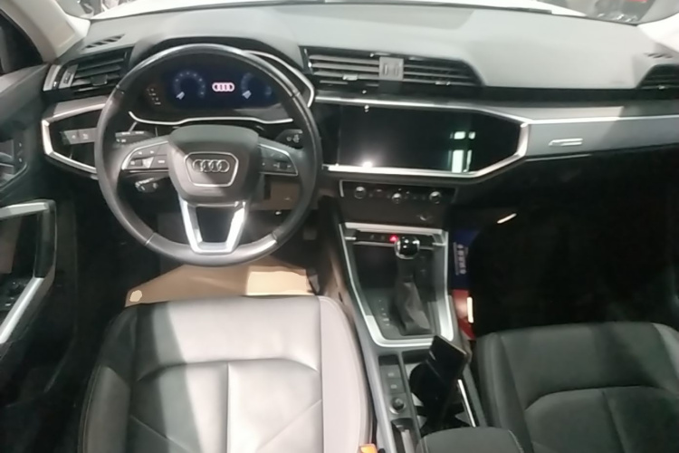 Audi Q3 2021 car image #10