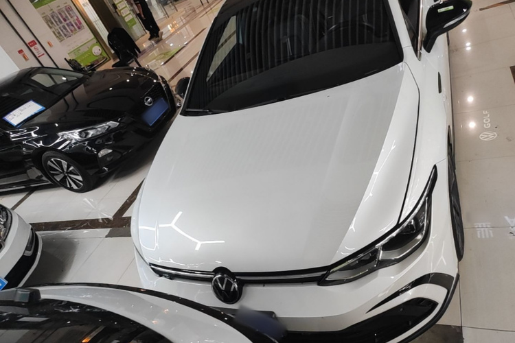 Volkswagen Golf 2024 car image #3