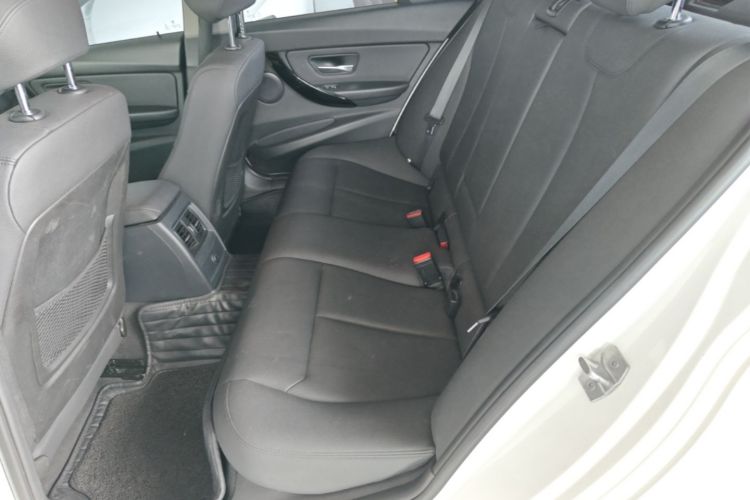 BMW 3 Series 2016 car image #17