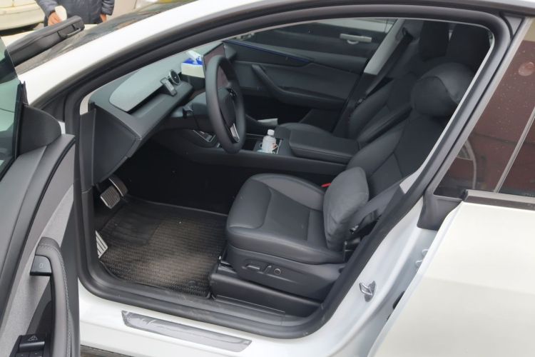 Tesla Model Y 2025 #9 Tesla Model Y 2025 car image #9