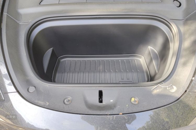 Tesla Model Y 2024 car image #22