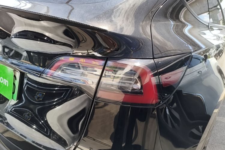 Tesla Model Y 2022 car image #8