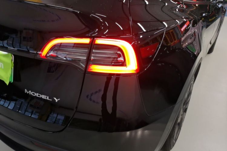 Tesla Model Y 2024 #8 Tesla Model Y 2024 car image #8