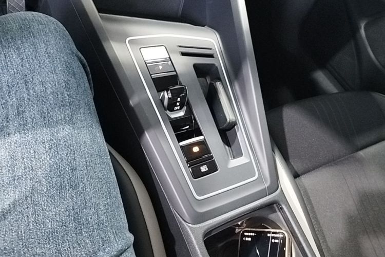 Volkswagen Golf 2021 car image #14