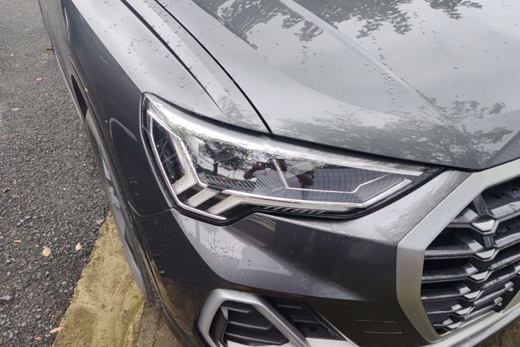 Audi Q3 2023 car image #8