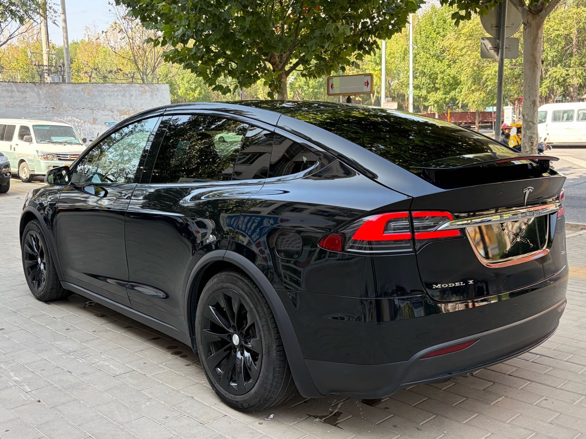 Tesla Model X 2017 car image #4