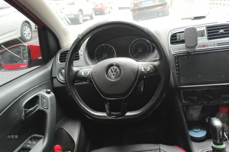 Volkswagen Polo 2016 car image #12