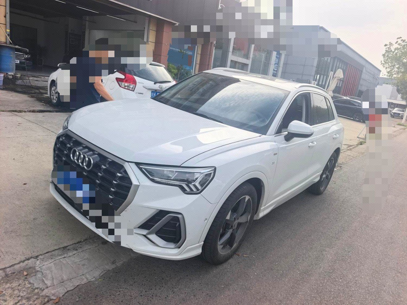 Audi Q3 2023 car image 