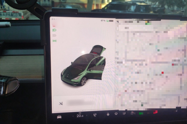 Tesla Model Y 2021 car image #16