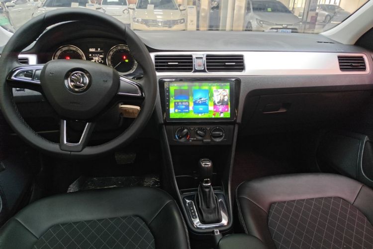 Skoda Rapid 2018 image de voiture #10