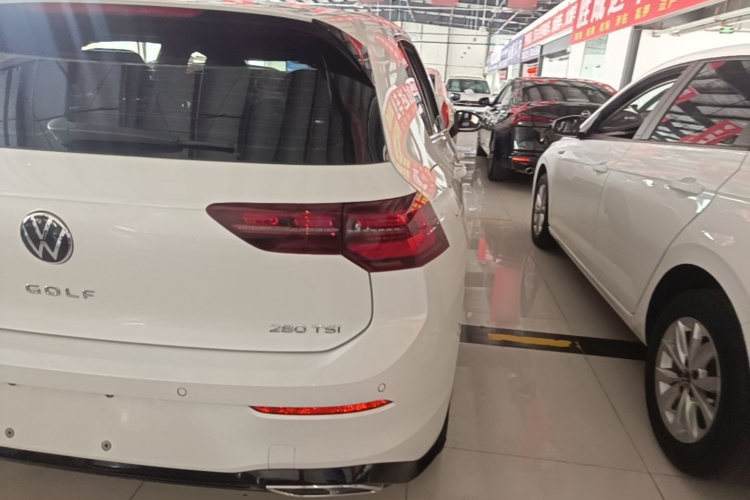 Volkswagen Golf 2024 car image #8