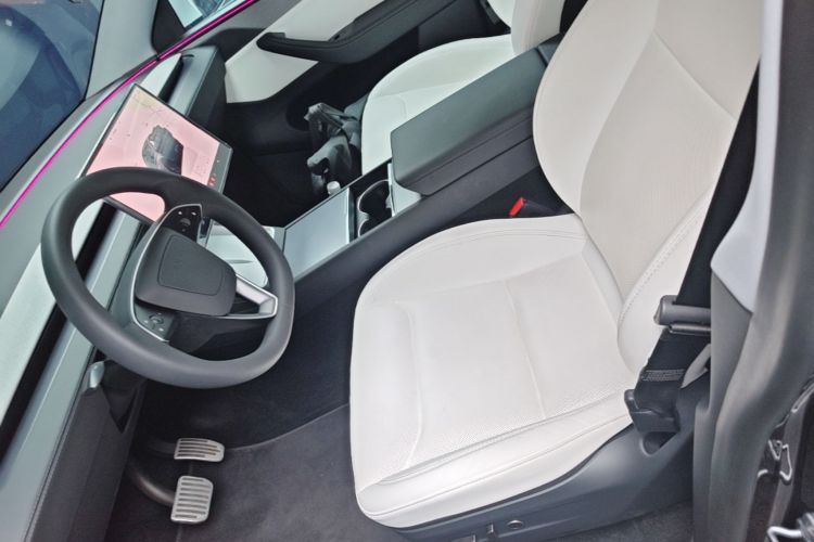 Tesla Model Y 2025 #19 Tesla Model Y 2025 صورة سيارة #19