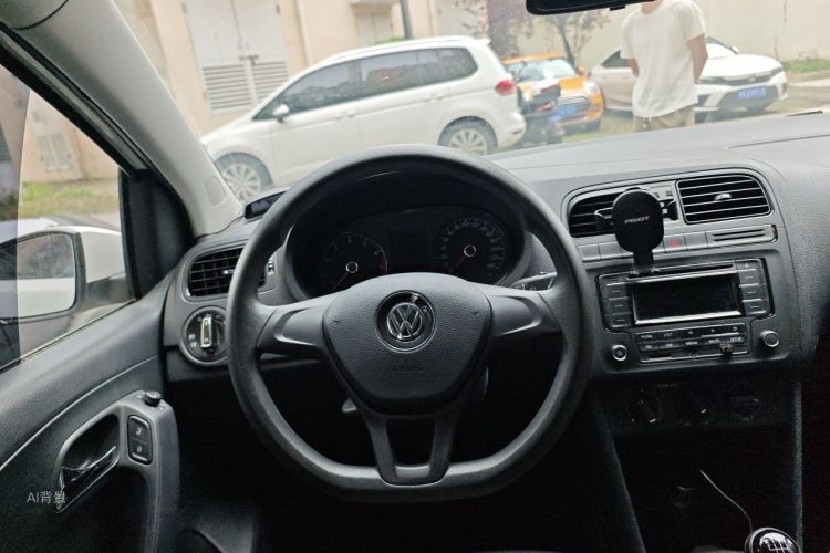 Volkswagen Polo 2018 car image #12