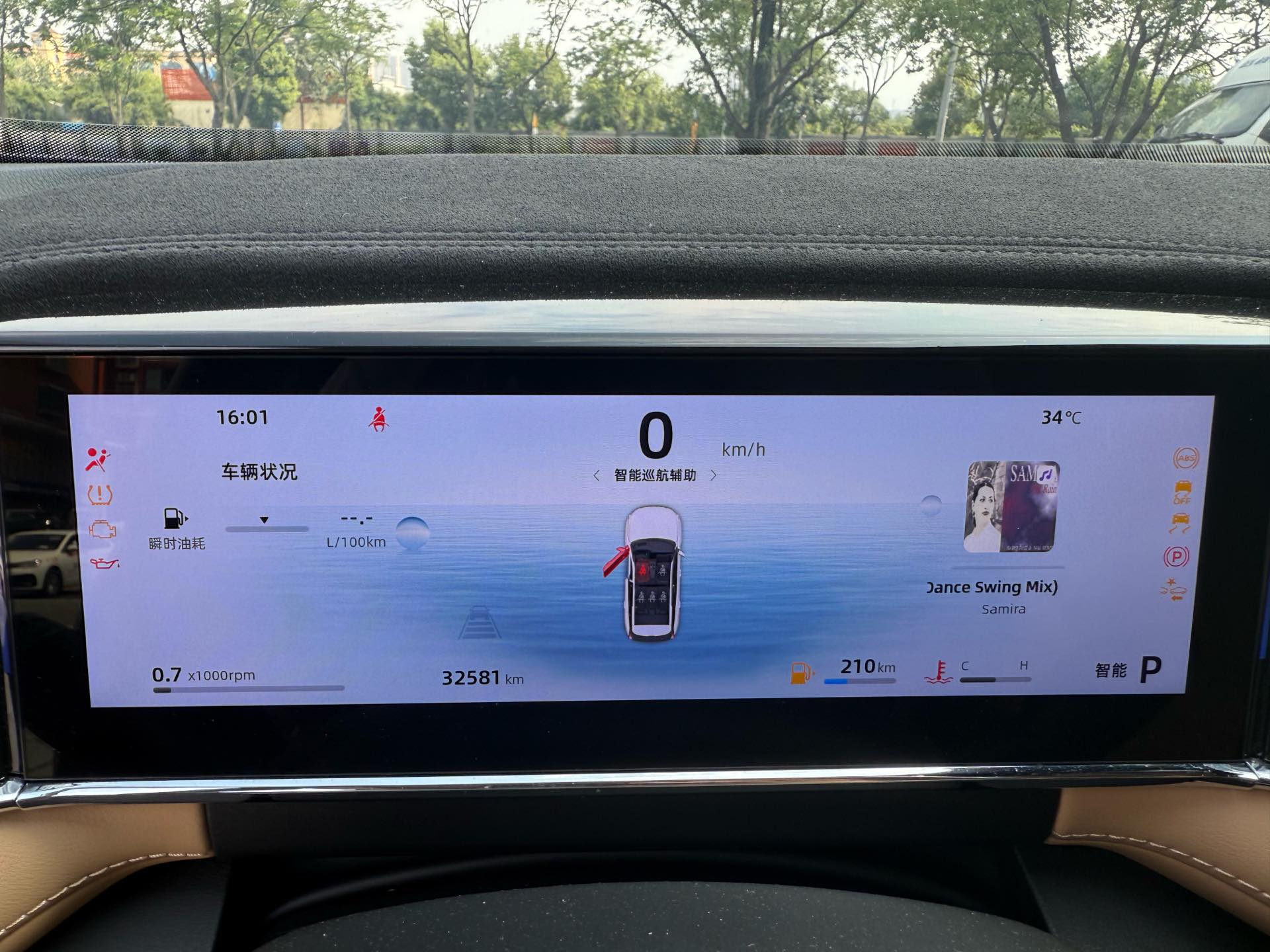 GEELY Boyue L 2023 car image #13