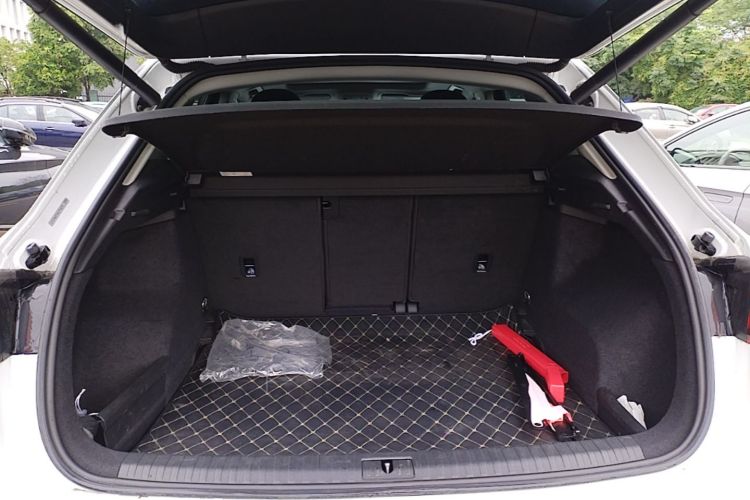 Audi Q3 2020 car image #19