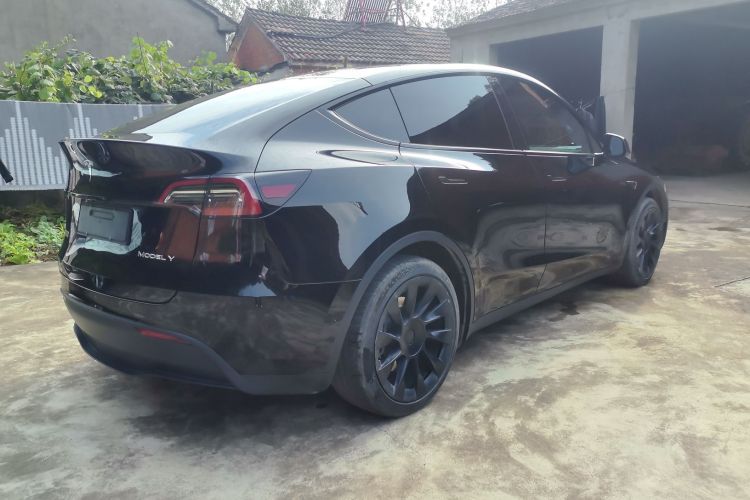 Tesla Model Y 2022 car image #5
